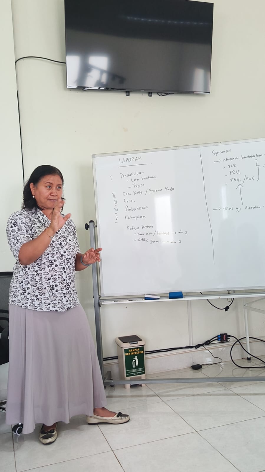 Dr. dr. Ida Ayu Eka Widiastuti Bahas Pemeriksaan Spirometri dalam Praktikum Fisiologi FK Hamzanwadi